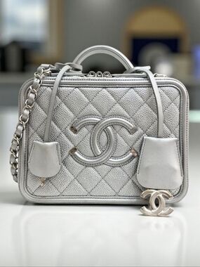 ✨️Authentic CHANEL Silver Quilted  Caviar Leather MEDIUM Vanity Bag